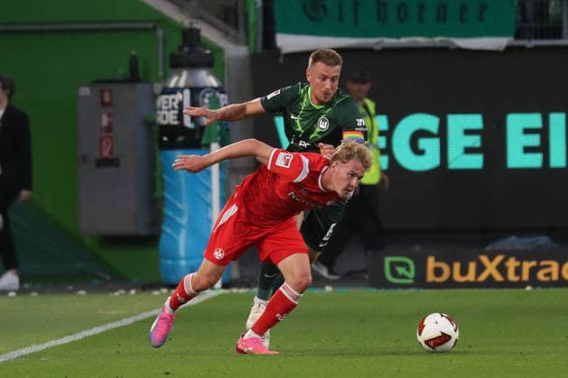 08.08.2026, xgox, Fussball, 2. Bundesliga, VfL Wolfsburg - 1. FC Kaiserslautern v.l. Mika Haas (Kaiserslautern, 22) Hauke Wahl (Wolfsburg, 6) Zweikampf, Duell, Kampf, tackle (DFL DFB REGULATIONS PROHIBIT ANY USE OF PHOTOGRAPHS as IMAGE SEQUENCES and or QUASI-VIDEO) Wolfsburg
