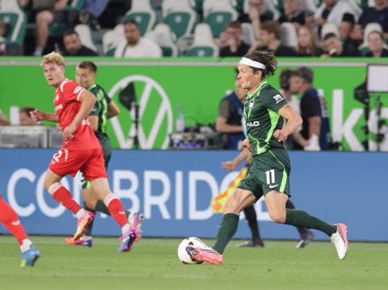 Fabian Reese (VfL Wolfsburg) Fussball, Herren, Saison 2026 2027, 2.Liga, Volkswagenarena, VfL Wolfsburg gegen 1.FC Kaiserslautern DFL REGULATIONS PROHIBIT ANY USE OF PHOTOGRAPHS AS IMAGE SEQUENCES AND OR QUASI-VIDEO.