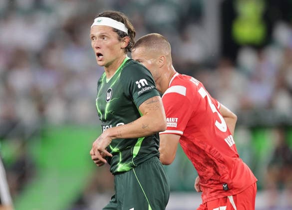 Fabian Reese (VfL Wolfsburg), Jan Elvedi (1.FC Kaiserslautern) Fussball, Herren, Saison 2026 2027, 2.Liga, Volkswagenarena, VfL Wolfsburg gegen 1.FC Kaiserslautern DFL REGULATIONS PROHIBIT ANY USE OF PHOTOGRAPHS AS IMAGE SEQUENCES AND OR QUASI-VIDEO.