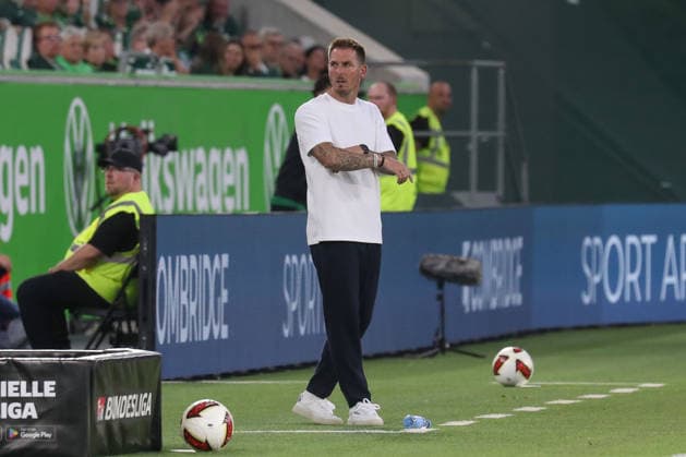 08.08.2026, xgox, Fussball, 2. Bundesliga, VfL Wolfsburg - 1. FC Kaiserslautern v.l. Tobias Strobl (Wolfsburg, Trainer) gibt Anweisungen, gestikuliert mit den Armen, gesticulate, gives instructions (DFL DFB REGULATIONS PROHIBIT ANY USE OF PHOTOGRAPHS as IMAGE SEQUENCES and or QUASI-VIDEO) Wolfsburg