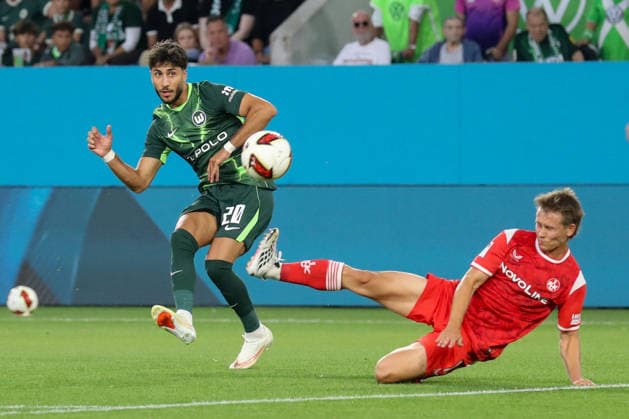 08.08.2026, xgox, Fussball, 2. Bundesliga, VfL Wolfsburg - 1. FC Kaiserslautern v.l. Muhammed Damar (Wolfsburg, 20) schiesst den Ball aufs Tor, Torschuss, Schuss (DFL DFB REGULATIONS PROHIBIT ANY USE OF PHOTOGRAPHS as IMAGE SEQUENCES and or QUASI-VIDEO) Wolfsburg