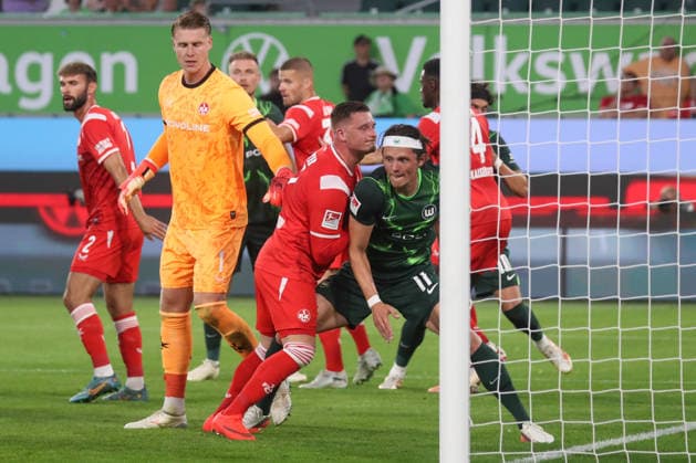 08.08.2026, xgox, Fussball, 2. Bundesliga, VfL Wolfsburg - 1. FC Kaiserslautern v.l. Marlon Ritter (Kaiserslautern, 7) Fabian Reese (Wolfsburg, 11) Zweikampf, Duell, Kampf, tackle (DFL DFB REGULATIONS PROHIBIT ANY USE OF PHOTOGRAPHS as IMAGE SEQUENCES and or QUASI-VIDEO) Wolfsburg