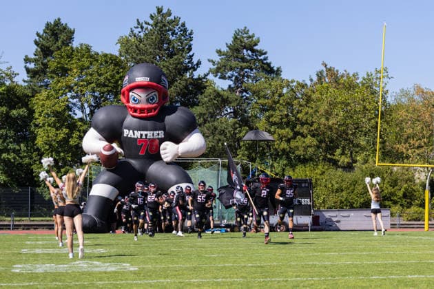 Einlauf Düsseldorf - Düsseldorf Panther vs Potsdam Royals Einlauf der Düsseldorf Panther - Düsseldorf Panther vs Potsdam Royals im Panther Stadion in Düsseldorf (Deutschland, Nordrhein Westfalen). American Football, 09. Spieltag der Effect Energy GFL Saison 2026. Endstand: 00:49