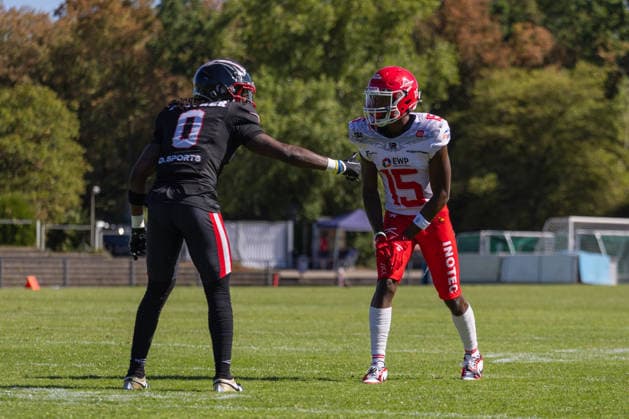 Keyshawn Smith Chando Ndongfack Düsseldorf Panther vs Potsdam Royals Keyshawn Smith Wide Receiver 15 Chando Ndongfack Defense Back 0 Düsseldorf Panther vs Potsdam Royals im Panther Stadion in Düsseldorf (Deutschland, Nordrhein Westfalen). American Football, 09. Spieltag der Effect Energy GFL Saison 2026. Endstand: 00:49