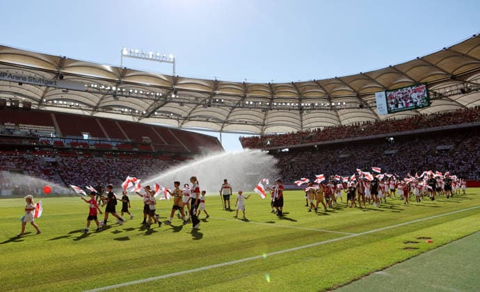 Stuttgart , VfB Stuttgart Saisoneröffnung VfB Stuttgart vs. Everton FC, Feature Einlauf der Kinder des Fritzle Club