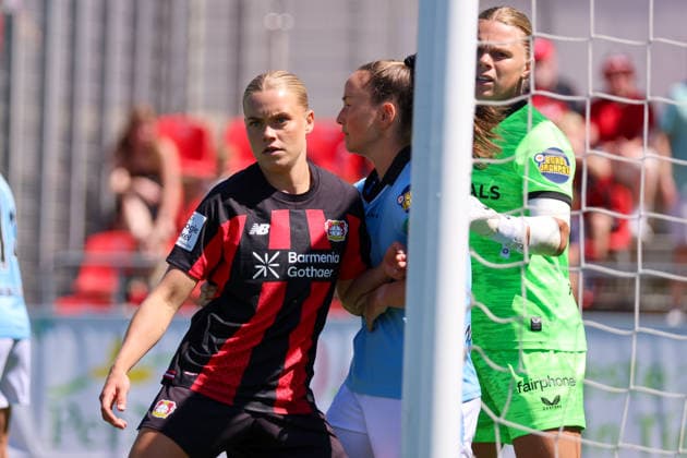 Leverkusen, Deutschland: 08.08.2026 - Saisoneröffnung Testspiel - Bayer Leverkusen Frauen vs. Feyenoord Rotterdam Frauen Im Bild: v.li. Cornelia Kramer (Leverkusen) Copyright: HMBxMedia MadeleinexFantini