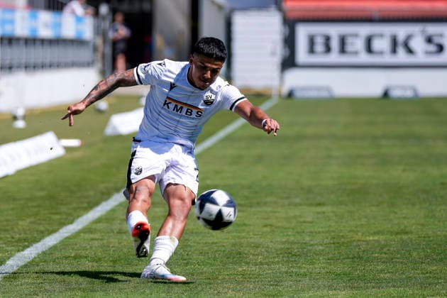 Seyhan Yigit (SVS, 22), am Ball, Freisteller, Ganzkörper, Einzelbild, Einzelfoto, Aktion, Action, 08.08.2026, Sandhausen (Deutschland), Fussball, Regionalliga Südwest, SV Sandhausen - TSV Steinbach Haiger