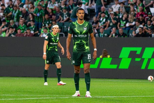 Neue Kollegen in Wolfsburg: Robert Glatzel (VFL Wolfsburg, 19) und Fabian Reese (VFL Wolfsburg, 11) 08.08.2026, VFL Wolfsburg vs 1. FC Kaiserslautern, Fussball, 2. Bundesliga, Volkswagen Arena, Wolfsburg DFL regulations prohibit any use of photographs as image sequences and or quasi-video. Copyright: HMBxMedia xFinnxWeidmann