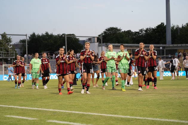 08.08.2026, xhfmx, Fussball UEFA WCLQ, Eintracht Frankfurt - Malmö FF Die Eintracht Frauen feiern den Heimsieg gegen Malmö. (DFL DFB REGULATIONS PROHIBIT ANY USE OF PHOTOGRAPHS as IMAGE SEQUENCES and or QUASI-VIDEO) Frankfurt