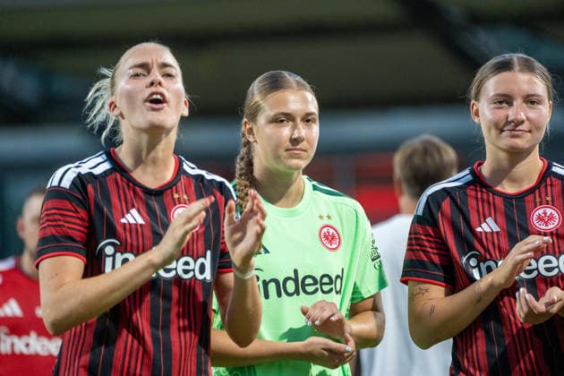 08.08.2026, xhfmx, Fussball UEFA WCLQ, Eintracht Frankfurt - Malmö FF v.l. Die Eintracht Frauen feiern den Heimsieg gegen Malmö. Laura Freigang (Eintracht Frankfurt, 10). Katharina Jeppe (Eintracht Frankfurt, 30). Tessa Zimmermann (Eintracht Frankfurt, 31) (DFL DFB REGULATIONS PROHIBIT ANY USE OF PHOTOGRAPHS as IMAGE SEQUENCES and or QUASI-VIDEO) Frankfurt