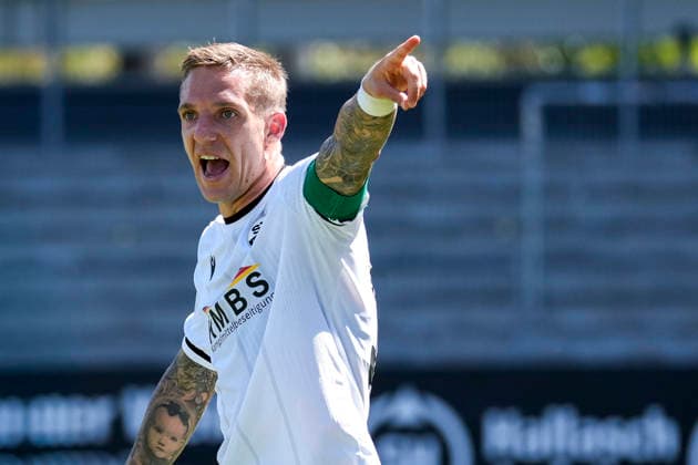 Marco Kehl-Gomez (SVS, 33, Kapitän), gibt Anweisungen, gestikuliert, mit den Armen gestikulieren, Einzelbild, Einzelfoto, Aktion, Action, 08.08.2026, Sandhausen (Deutschland), Fussball, Regionalliga Südwest, SV Sandhausen - TSV Steinbach Haiger