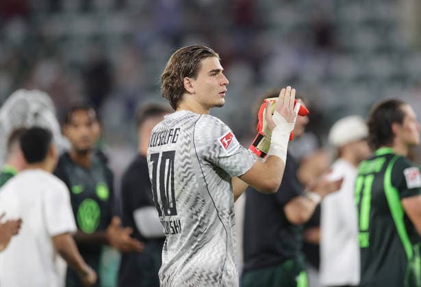 Jakub Zielinski (VfL Wolfsburg) Fussball, Herren, Saison 2026 2027, 2.Liga, Volkswagenarena, VfL Wolfsburg gegen 1.FC Kaiserslautern 0-0 DFL REGULATIONS PROHIBIT ANY USE OF PHOTOGRAPHS AS IMAGE SEQUENCES AND OR QUASI-VIDEO.