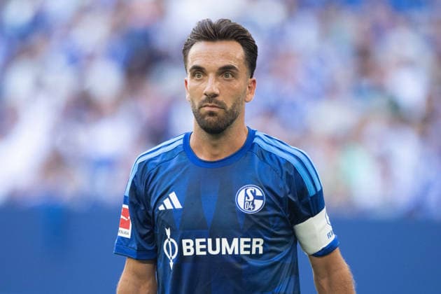 Kenan KARAMAN (GE) halbe Figur, Halbfigur, halber Koerper, Einzelbild, angeschnittenes Einzelmotiv, Fussball Freundschaftsspiel FC Schalke 04 - Atalanta Bergamo 0-3 am 08.08.2026 in der Veltins-Arena Gelsenkirchen Deutschland. DFL regulations prohibit any use of photographs as image sequences and or quasi-video Â