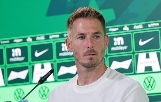 Cheftrainer Tobias Strobl (VfL Wolfsburg) Fussball, Herren, Saison 2026 2027, 2.Liga, Volkswagenarena, VfL Wolfsburg gegen 1.FC Kaiserslautern 0-0 DFL REGULATIONS PROHIBIT ANY USE OF PHOTOGRAPHS AS IMAGE SEQUENCES AND OR QUASI-VIDEO.
