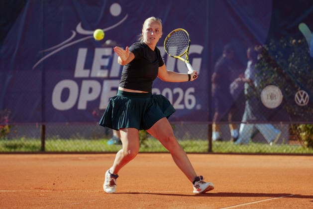 Leipzig Open 2026 - W75 Leipzig - Finale: Aneta Kucmova (CZE) Aneta Laboutkova (CZE) - Rasheeda McAdoo (USA) Sapfo Sakellaridi (GRE) Aneta Laboutkova (CZE) spielt eine Vorhand am 08.08.2026 im Leipziger Tennisclub 1990 e.V., Leipzig (Sachsen) Leipzig Leipziger Tennisclub 1990 e.V. Sachsen Deutschland