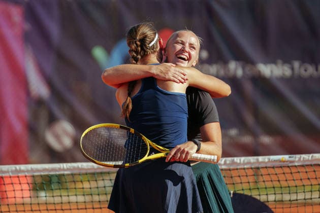 Leipzig Open 2026 - W75 Leipzig - Finale: Aneta Kucmova (CZE) Aneta Laboutkova (CZE) - Rasheeda McAdoo (USA) Sapfo Sakellaridi (GRE) Aneta Kucmova (CZE) und Aneta Laboutkova (CZE) umarmen sich nach dem Sieg am 08.08.2026 im Leipziger Tennisclub 1990 e.V., Leipzig (Sachsen) Leipzig Leipziger Tennisclub 1990 e.V. Sachsen Deutschland