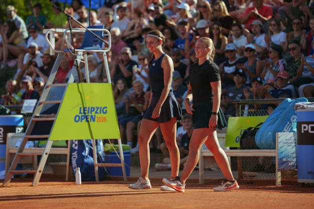 Leipzig Open 2026 - W75 Leipzig - Finale: Aneta Kucmova (CZE) Aneta Laboutkova (CZE) - Rasheeda McAdoo (USA) Sapfo Sakellaridi (GRE) Aneta Kucmova (CZE) und Aneta Laboutkova (CZE) auf dem Weg zur Siegerehrung am 08.08.2026 im Leipziger Tennisclub 1990 e.V., Leipzig (Sachsen) Leipzig Leipziger Tennisclub 1990 e.V. Sachsen Deutschland