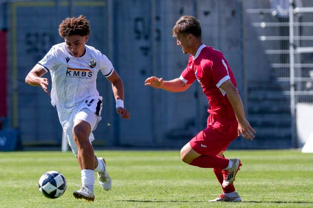 v.li.: Yanis Outman (SVS, 17), Lukas Näpflein (Steinbach, 6), Zweikampf, Spielszene, Duell, duel, tackle, tackling, Dynamik, Action, Aktion, 08.08.2026, Sandhausen (Deutschland), Fussball, Regionalliga Südwest, SV Sandhausen - TSV Steinbach Haiger