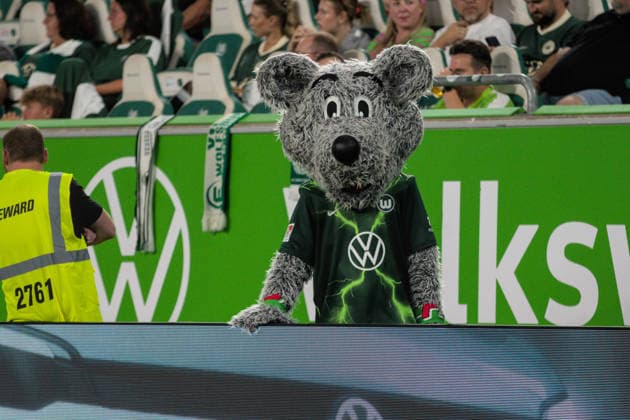 08.08.2026 Fußball Herren 2026 2027 2. Bundesliga 1. Spieltag VfL Wolfsburg - 1. FC Kaiserslautern Volkswagen Arena Wolfsburg Wölfi, das Maskottchen von Wolfsburg. Wolfsburg Niedersachsen Deutschland