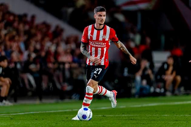 EINDHOVEN - PSV Eindhoven forward Dennis Man during the Vriendenloterij Eredivisie match between PSV and Fortuna Sittard at Philips Stadion on August 8, 2026 in Eindhoven, the Netherlands. (Photo by DeFodi Images) -