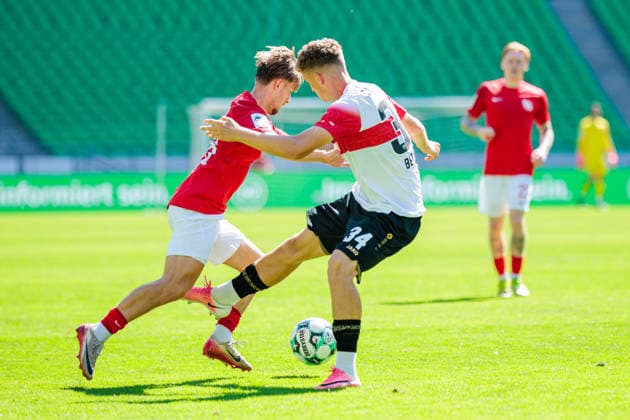 (L-R) Robin Velasco (TSV Havelse 1912, 28), Luca Berreth (VfB Stuttgart, 34) im Zweikampf mit GER, TSV Havelse 1912 vs. VfB Stuttgart II, Fussball, 3. Liga, 1. Spieltag, Spielzeit 2026 2027, 08.08.2026 DFL Regulations prohibit any use of photographers as image sequences and or quasi-video. GER, TSV Havelse 1912 vs. VfB Stuttgart II, Fussball, 3. Liga, 1. Spieltag, Spielzeit 2026 2027, 08.08.2026 Hannover Copyright: xEibner-Pressefoto JanxRollingerx EP_JSK