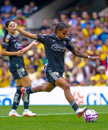 LIGA BBVA MX FEMENIL APERTURA 2026 LIGA BBVA MX FEMENIL APERTURA 2026 AMERICA VS CRUZ AZUL 08082026 MEXICO CITY, MEXICO. Action photo of Geyse da Silva (17) of America, during week 2 game of the 2026 Tournament of the Liga BBVA MX femenil held a the Estadio Banorte of Mexico City, Mexico. Foto de accion de Geyse da Silva (17) de America, durante juego de la jornada 2 del Torneo Apertura 2026 de la Liga BBVA MX femenil celebrado en el Estadio Banorte de la Ciudad de MÃ xico, Mexico. PHOTO BY IMAGENSHOP AGENCIA FOTOGRAFICA MEXICO CITY MEXICO CITY MEXICO Copyright: xLuisxDavidxAlvarezxNietox