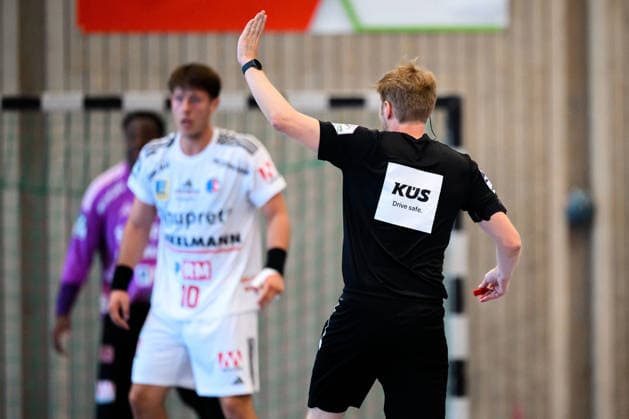Altensteig: SCup - 26 27 - HC Erlangen - TVB Stuttgart Küs Schiedsricher Altensteig Eichwaldhalle Baden-Württemberg Deutschland