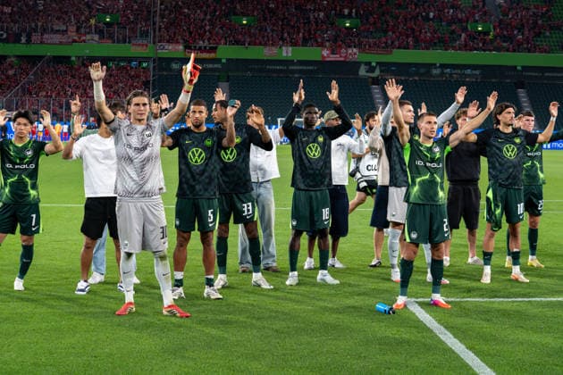 Deutschland: Fussball 2. Bundesliga, 1. Spieltag 2026 2027, VfL Wolfsburg - 1. FC Kaiserslautern am 08.08.2026 in Wolfsburg (Volkswagen-Arena): Kento Shiogai (VfL Wolfsburg, 7) Jakub Zielinski (VfL Wolfsburg, 30) Vinicius Souza (VfL Wolfsburg, 5) Cleiton (VfL Wolfsburg, 33) Jonas Adjetey (VfL Wolfsburg, 18) Kilian Fischer (VfL Wolfsburg, 2) Fraser Hornby (VfL Wolfsburg, 10) Wolfsburg Volkswagen Arena Deutschland Copyright: xSvenxHeidmannx
