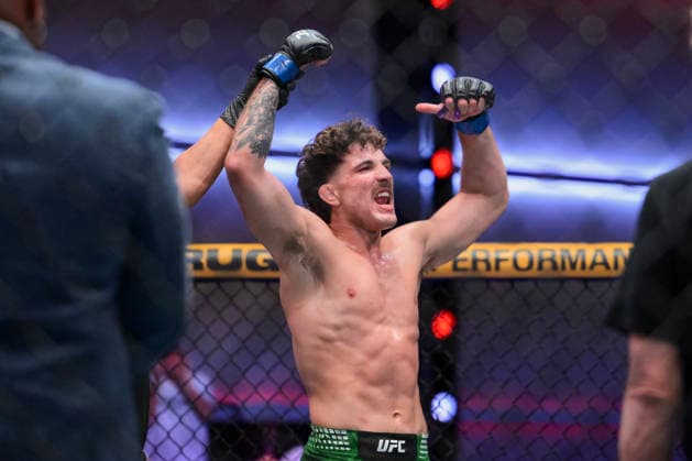 August 8, 2026, Las Vegas, Nevada, USA: QUILLAN SALKILLD defeats MATEUSZ GAMROT by a submission (rear naked choke) during UFC Fight Night 120 at the UFC APEX in Las Vegas. Las Vegas USA - ZUMAo117 20260808_zsp_o117_003 Copyright: xMikaelxOnax