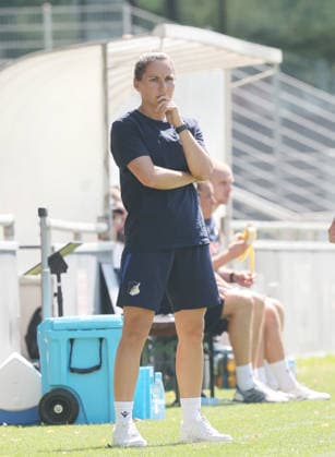 Stuttgart , VfB Stuttgart Saisoneröffnung VfB Stuttgart Frauen vs. TSG 1899 Hoffenheim Frauen , Eva-Maria Virsinger ( Hoffenheim )
