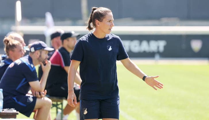 Stuttgart , VfB Stuttgart Saisoneröffnung VfB Stuttgart Frauen vs. TSG 1899 Hoffenheim Frauen , Eva-Maria Virsinger ( Hoffenheim )