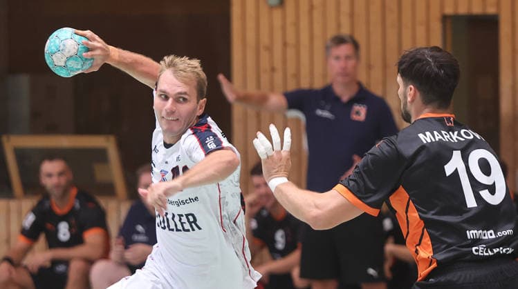 Handball, Testspiel, SG BBM Bietigheim - Kadetten Schaffhausen Bönnigheim , Handball SG BBM Bietigheim vs. Kadetten Schaffhausen , links: Mathias Larson ( BBM )