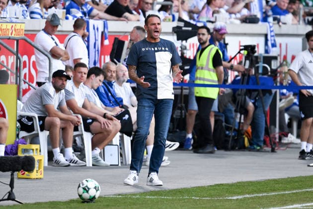 Trainer Dietmar Hirsch (MSV Duisburg) 08.08.2026, Fussball, 3. Liga, Saison 2026 27, 1. Spieltag, MSV Duisburg - SV Meppen 3:0 DFB regulations prohibit any use of photographs as image sequences and or quasi-video Duisburg Schauinsland Reisen Arena Nordrhein Westfalen Deutschland