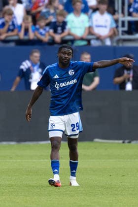 Gelsenkirchen, Germany, 08.08.26, Junior Dina Ebimbe (FC Schalke 04) gestikuliert waehrend des Testspiels zwischen FC Schalke 04 - Atalanta Bergamo in der Veltins Arena in Gelsenkirchen. (Photo by Joachim Bywaletz) DFB DFL REGULATIONS PROHIBIT ANY USE OF PHOTOGRAPHS AS IMAGE SEQUENCES AND OR QUASI-VIDEO. Copyright: JoachimxBywaletz xJB-Sportfoto