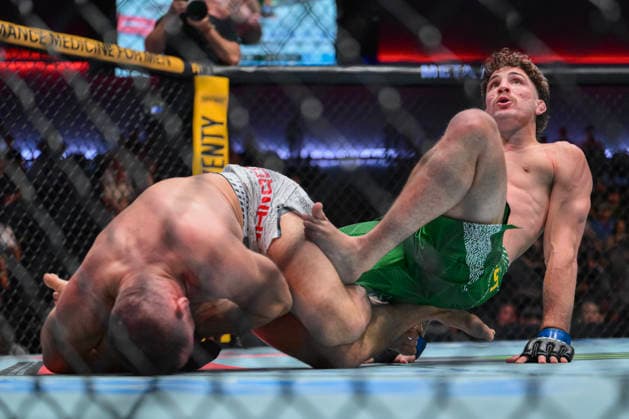 August 9, 2026, Las Vegas, Nevada, USA: QUILLAN SALKILLD (R) defeats MATEUSZ GAMROT (L) by a submission (rear naked choke) during UFC Fight Night 120 at the UFC APEX in Las Vegas. Las Vegas USA - ZUMAo117 20260809_zsp_o117_001 Copyright: xMikaelxOnax
