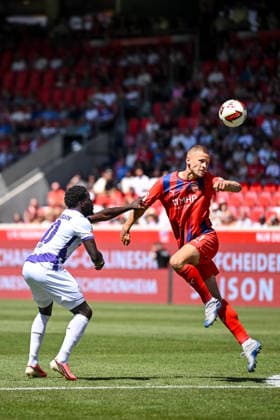 Ismail Badjie (VfL Osnabrueck) und Adrian Beck (1. FC Heidenheim 1846) im Zweikampf waehrend des spiels der 2. Bundesliga zwischen 1. FC Heidenheim und VfL Osnabrueck, Voith-Arena am 08. August 2026 in Heidenheim an der Brenz, Deutschland. (Foto von Harry Langer DeFodi Images) +++ Ismail Badjie (VfL Osnabrueck) und Adrian Beck (1. FC Heidenheim 1846) battle for the ball during the 2nd Bundesliga match between 1. FC Heidenheim and VfL Osnabrueck at Voith-Arena on August 8, 2026 in Heidenheim an der Brenz, Germany. (Photo by Harry Langer DeFodi Images) DFB DFL REGULATIONS PROHIBIT ANY USE OF PHOTOGRAPHS AS IMAGE SEQUENCES AND OR QUASI-VIDEO. (Photo by Harry Langer DeFodi Images) DFB DFL REGULATIONS PROHIBIT ANY USE OF PHOTOGRAPHS AS IMAGE SEQUENCES AND OR QUASI-VIDEO. -