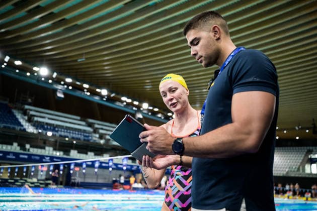 260809 Sarah Sjöström and coach Antonio Lutula of Sweden at a swimming training session during day ten of the 2026 European Aquatics Championships on August 9, 2026 in Saint-Denis. Photo: Joel Marklund BILDBYRAN kod JM JM0836 bbeng simning swimming svomming 2026 european aquatics championships em träning training practice Sverige Sweden Copyright: JOELxMARKLUND BB260809JM001