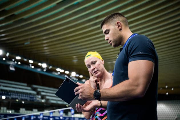260809 Sarah Sjöström and coach Antonio Lutula of Sweden at a swimming training session during day ten of the 2026 European Aquatics Championships on August 9, 2026 in Saint-Denis. Photo: Joel Marklund BILDBYRAN kod JM JM0836 bbeng simning swimming svomming 2026 european aquatics championships em träning training practice Sverige Sweden Copyright: JOELxMARKLUND BB260809JM011