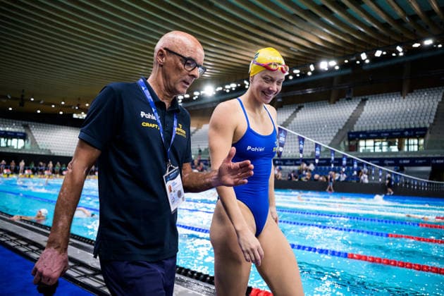 260809 Coach Carl Jenner and Louise Hansson of Sweden at a swimming training session during day ten of the 2026 European Aquatics Championships on August 9, 2026 in Saint-Denis. Photo: Joel Marklund BILDBYRAN kod JM JM0836 bbeng simning swimming svomming 2026 european aquatics championships em träning training practice Sverige Sweden Copyright: JOELxMARKLUND BB260809JM024