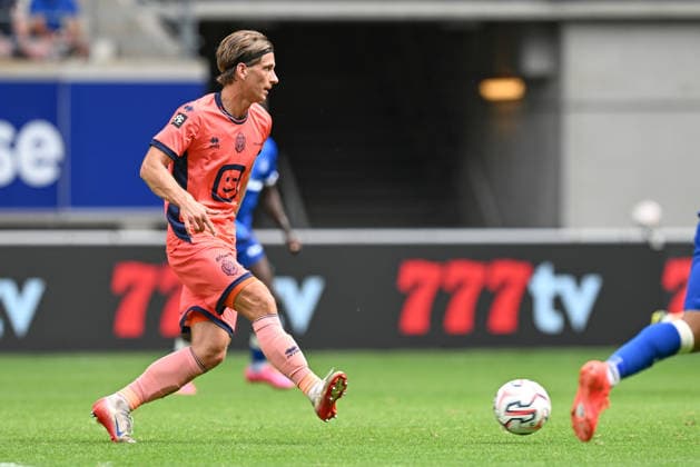 260809 AA Gent vs KV Mechelen Dennis Praet (26) of KV Mechelen pictured during the Jupiler Pro League season 2026 - 2027 matchday 1 game between AA Gent and KV Mechelen on August 9 , 2026 in Gent, Belgium. (Photo by David Catry Isosport) Gent Belgium  Copyright: xDavidxCatryx 20260809DC2_9180