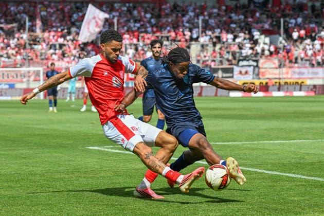 Fußball I Herren I Saison 2026-2027 I Regionalliga I 4. Spieltag I Hallescher FC - Chemnitzer FC I 09.08.2026 Zweikampf Stanley Ratifo (30, Hallescher FC), Ken Tchouangue (20, Chemnitzer FC) Halle (Saale) Leuna-Chemie-Stadion Sachsen-Anhalt Deutschland Copyright: xLobeca InesxHähnelx