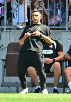 08.08.2026,GER Fußball, Männer, 2.BL, Spieltag 1, Saison 2026 2027, Hamburg, FC St. Pauli vs SpVgg Greuther Fürth Trainer Marcel Rapp (Pauli) DFB DFL regulations prohibit any use of photographs as image sequences and or quasi-video) Hamburg Millerntorstadion Hamburg Deutschland Copyright: xnordphotoxGmbH xWitkex