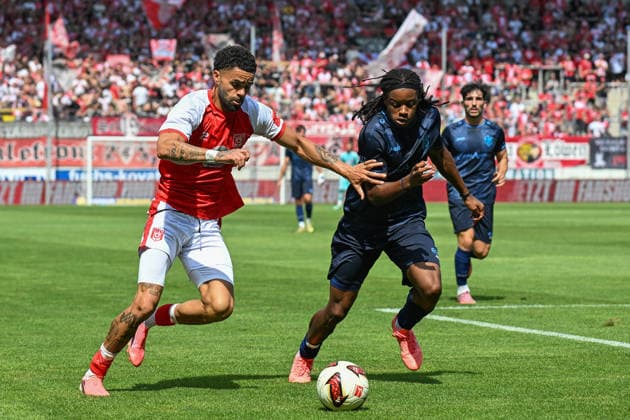 Fußball I Herren I Saison 2026-2027 I Regionalliga I 4. Spieltag I Hallescher FC - Chemnitzer FC I 09.08.2026 Zweikampf Stanley Ratifo (30, Hallescher FC), Ken Tchouangue (20, Chemnitzer FC) Halle (Saale) Leuna-Chemie-Stadion Sachsen-Anhalt Deutschland Copyright: xLobeca InesxHähnelx