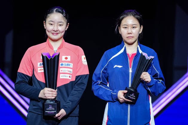 (260809) -- YOKOHAMA, Aug. 9, 2026 -- Harimoto Miwa (L) of Japan and Chen Xingtong of China react during the awarding ceremony after the women s singles final match between Harimoto Miwa of Japan and Chen Xingtong of China at the WTT Champions Yokohama 2026 in Yokohama, Japan, Aug. 9, 2026. ) (SP)JAPAN-YOKOHAMA Table tennis, Tischtennis WTT CHAMPIONS YOKOHAMA-WOMEN S SINGLES JiaxHaocheng 