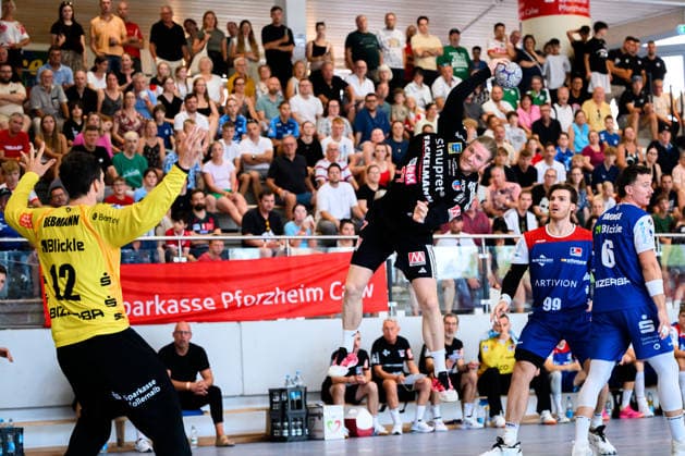 Altensteig: SCup - Spiel Platz 3 - 26 27 - HBW Balingen - HC Erlangen v.li. Torhueter Daniel Rebmann (HBW Balingen), Maciej Gebala (HC Erlangen) Altensteig Eichwaldhalle Baden-Württemberg Deutschland