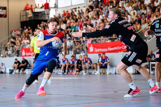 Altensteig: SCup - Spiel Platz 3 - 26 27 - HBW Balingen - HC Erlangen Elias Huber (HBW Balingen), Maciej Gebala (HC Erlangen) Altensteig Eichwaldhalle Baden-Württemberg Deutschland