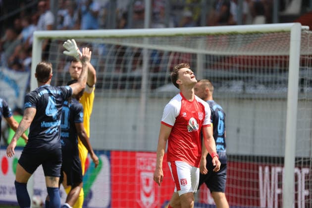 090826 Halle Saale Sachsen Anhalt Fußball Hallescher FC Halle HFC Regionalliga Nordost 4. Liga Männer Saison 2026 2027 4. Spieltag Hallescher FC - CFC Chemnitzer FC enttäuscht Fabrice Hartmann (Hallescher FC)