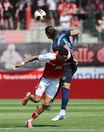 090826 Halle Saale Sachsen Anhalt Fußball Hallescher FC Halle HFC Regionalliga Nordost 4. Liga Männer Saison 2026 2027 4. Spieltag Hallescher FC - CFC Chemnitzer FC Jan Löhmannsröben ( Chemnitzer FC) Stanley Ratifo ( Hallescher FC)