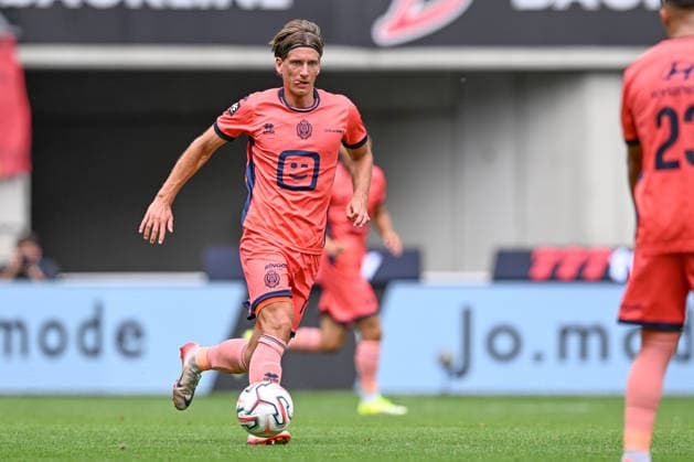 260809 AA Gent vs KV Mechelen Dennis Praet (26) of KV Mechelen pictured during the Jupiler Pro League season 2026 - 2027 matchday 1 game between AA Gent and KV Mechelen on August 9 , 2026 in Gent, Belgium. (Photo by David Catry Isosport) Gent Belgium  Copyright: xDavidxCatryx 20260809DC2_9971