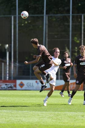 Fußball I Herren I Saison 2026 2027 I Regionalliga Nord I 2.Spieltag I FC St.Pauli II - Bremer SV I 09.08.2026 Mats Herrmann (8, FC St.Pauli II) Bastian Redecker (11, Bremer SV) Norderstedt Edmund Plambeck Stadion Schleswig-Holstein Deutschland Copyright: xLobeca RalfxHomburgx